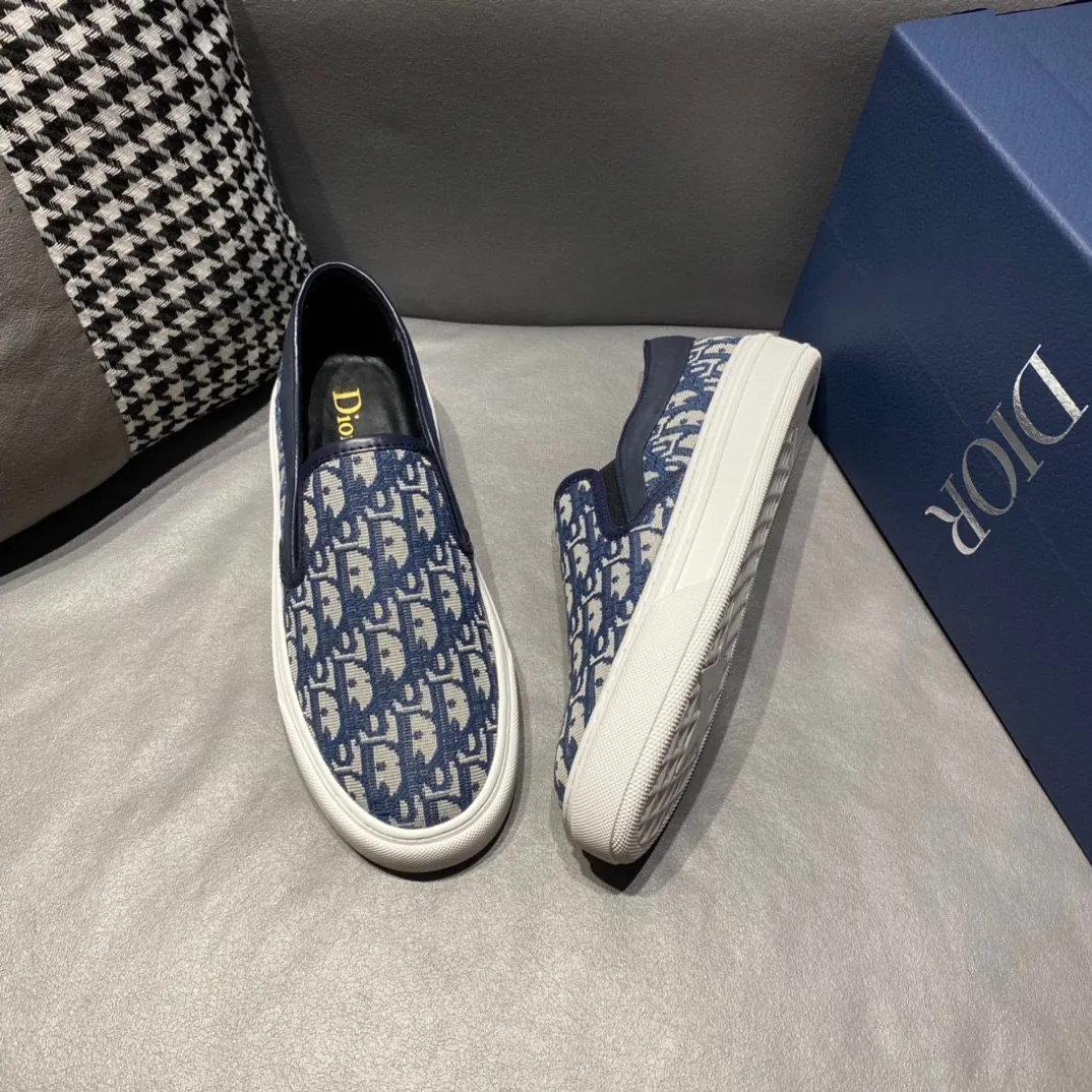 Men's men's shoes 💰360, Dior series casual shoes 👟🔥🕷🕷【Dior】Dior New casual men's shoes are launched in Hong Kong counters. Official website 1:1 production. Original Italian materials. Designed by European and American masters. Perfect shape to create counter quality, solid color rubber wear-resistant outsole and classic dazzling head! Super versatile and very comfortable. High-end without losing taste, fashionable and novel! ! Absolute focus! Code number: 38-45